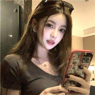 9顶假发的女孩